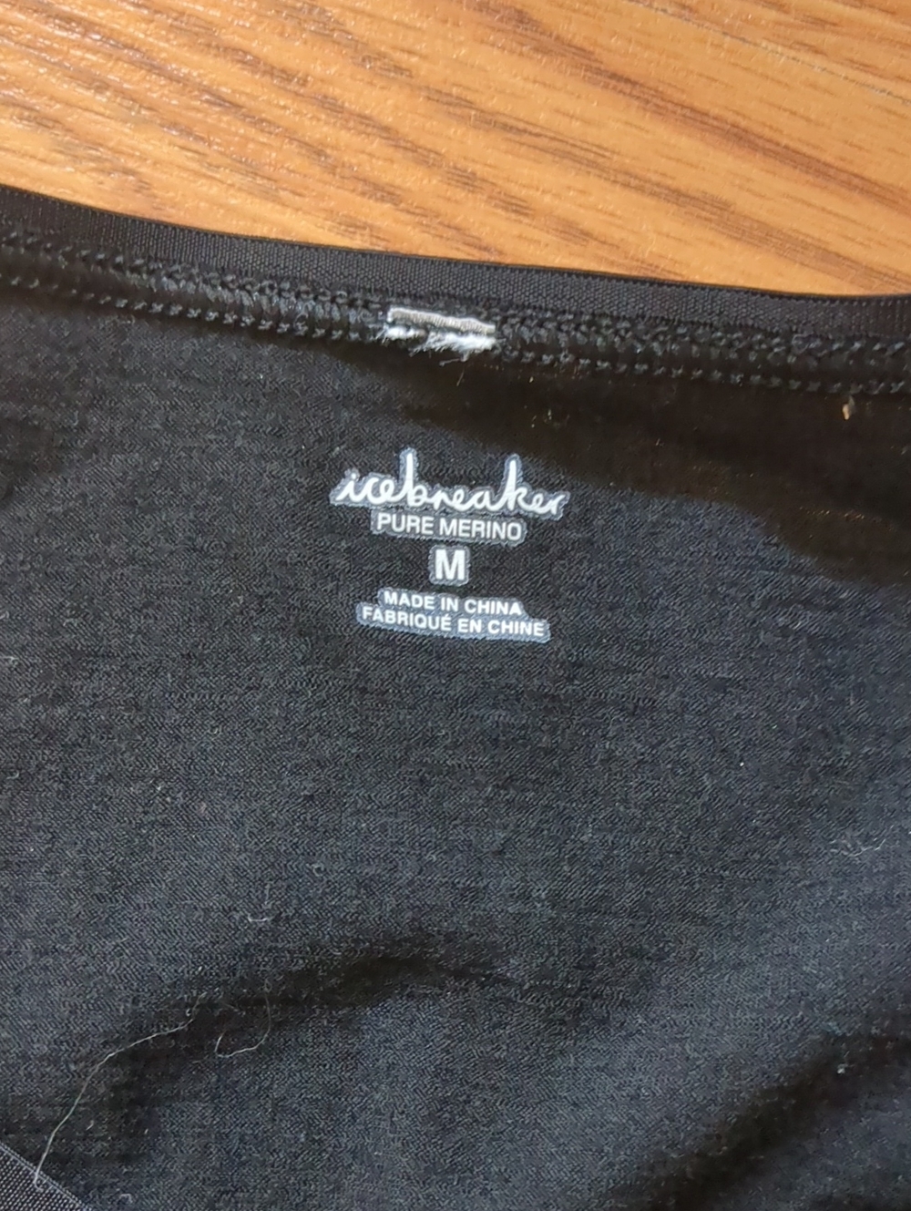 Icebreaker Nature 100% Merino Wool V-Neck Graphic Tee Black Leaf Print Size M - Picture 3 of 8